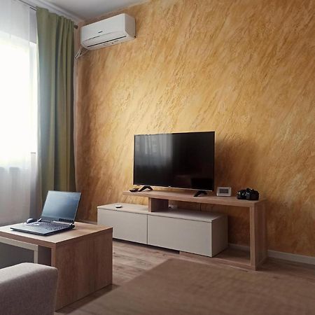 Stylish, Modern 2 Rooms Flat With City View, Near Presidential Palace Bukares Bagian luar foto