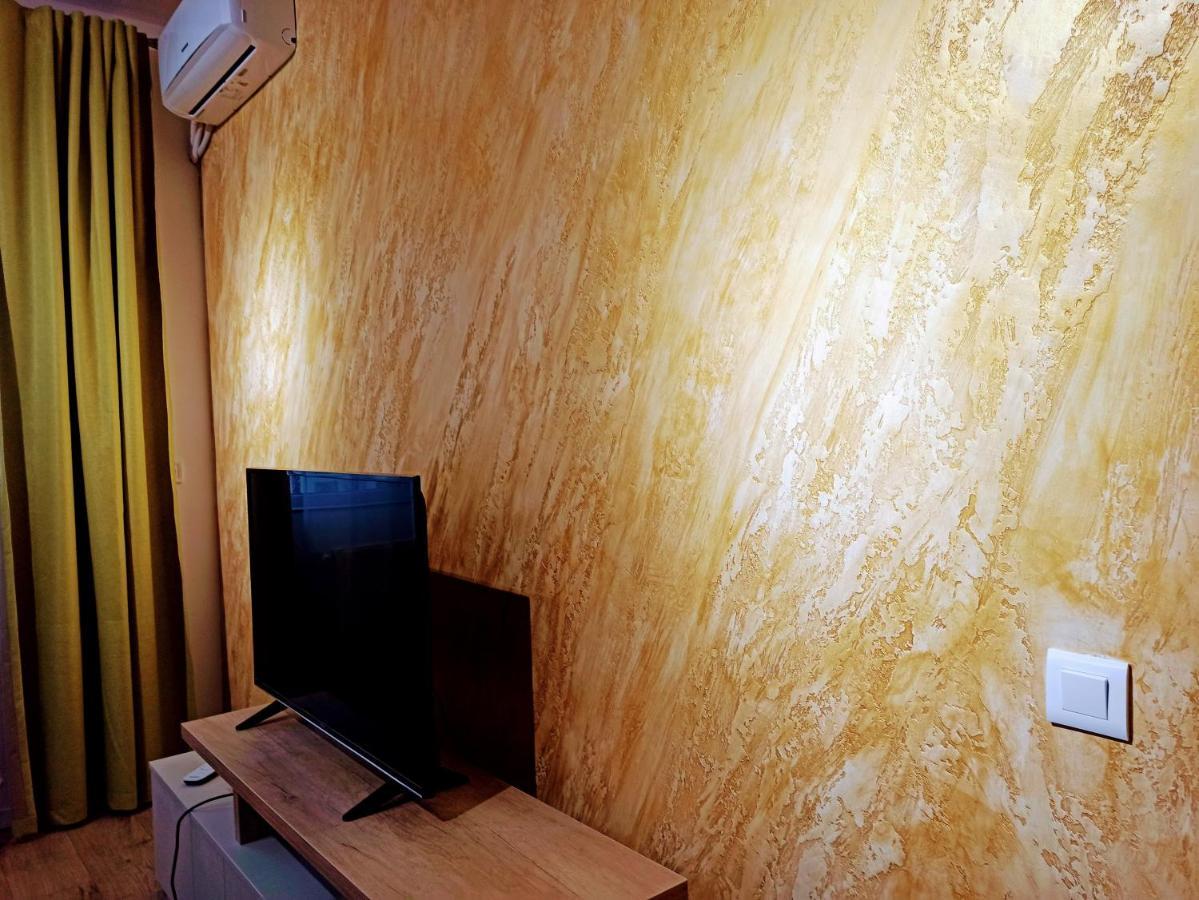 Stylish, Modern 2 Rooms Flat With City View, Near Presidential Palace Bukares Bagian luar foto