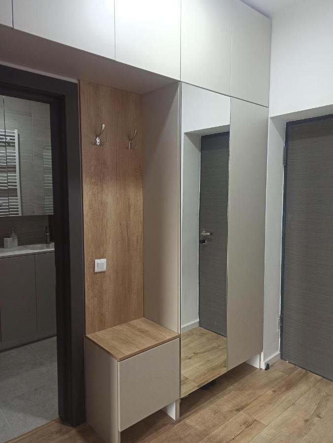 Stylish, Modern 2 Rooms Flat With City View, Near Presidential Palace Bukares Bagian luar foto