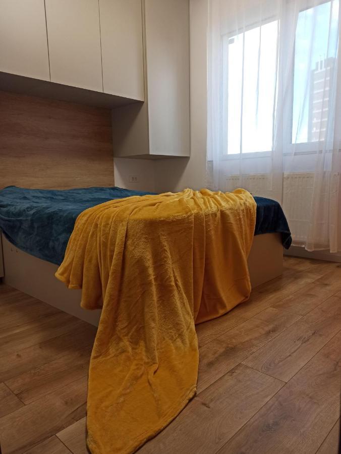 Stylish, Modern 2 Rooms Flat With City View, Near Presidential Palace Bukares Bagian luar foto